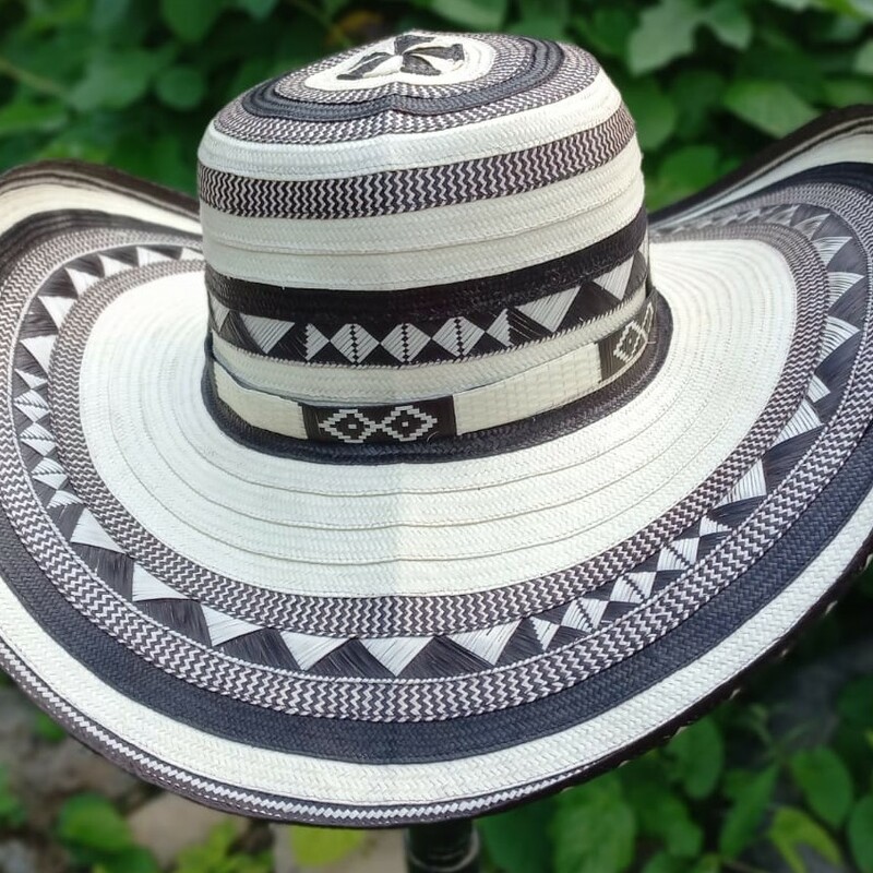 sombrero vueltiao tricolor con pedacitos