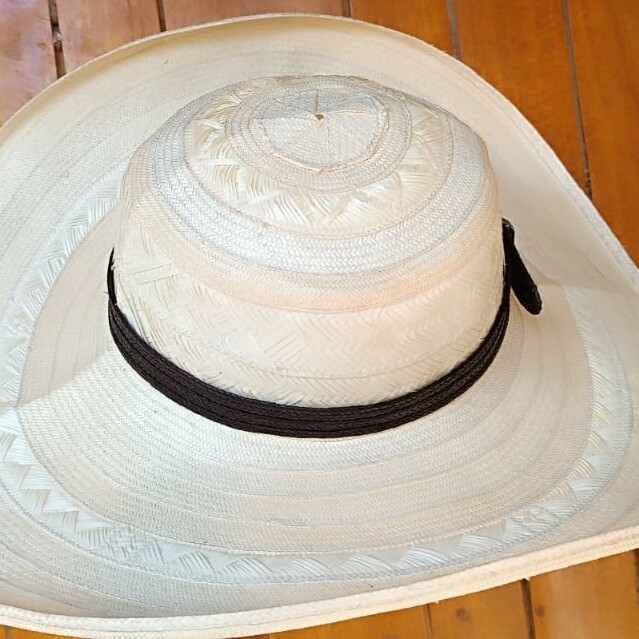 sombrero vueltiao tricolor con pedacitos